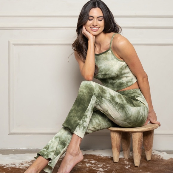 Tie Dye 2 piece set top & bottom - Picture 3 of 7